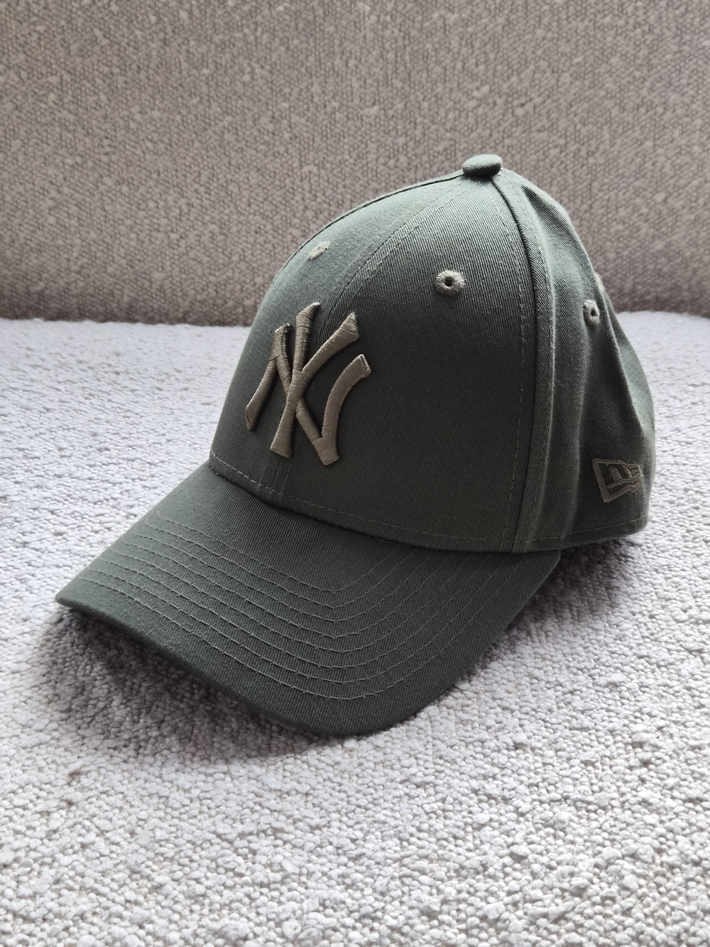 New Era 9FORTY New York Yankees Olive Green Adjustable Cap | Women's